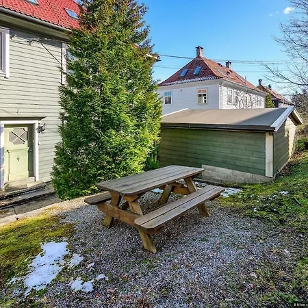 Pleasant 3-room Overlooking Mountains And Appartement *